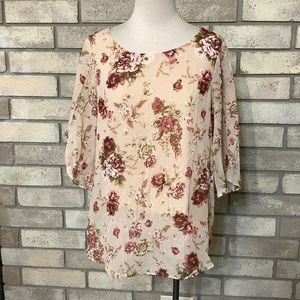 Light pink chiffon blouse size S but can fit a size M too. Lovely rose print.